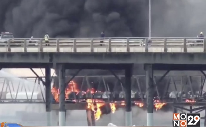 ไฟไหม้สายพานลำเลียงสินค้ากลางทะเล จ.ชลบุรี