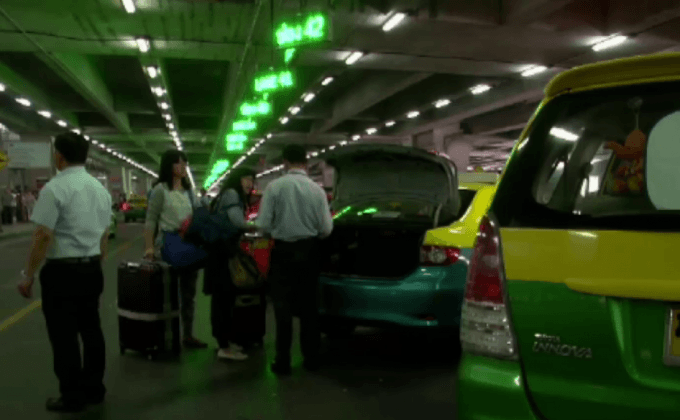 สั่งเพิกถอนใบอนุญาตเเท็กซี่เรียกค่ารถ 6,000 บ