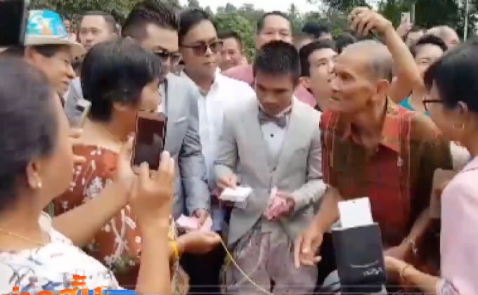 “ศรีสะเกษ” จูงมือแฟนสาวเข้าพิธีมงคลสมรส