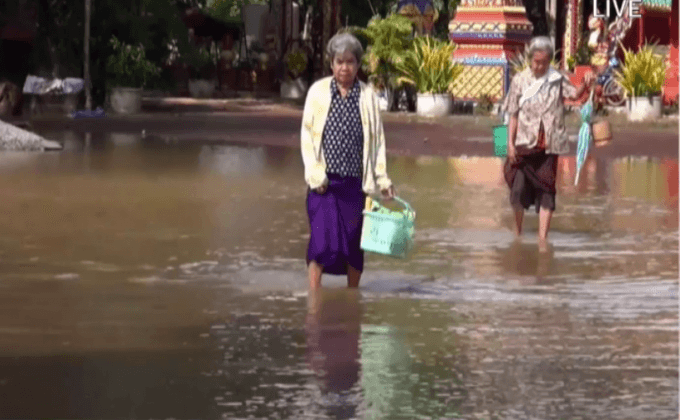 น้ำท่วมถนนและนาข้าวหลายร้อยไร่ใน อ.พิมาย