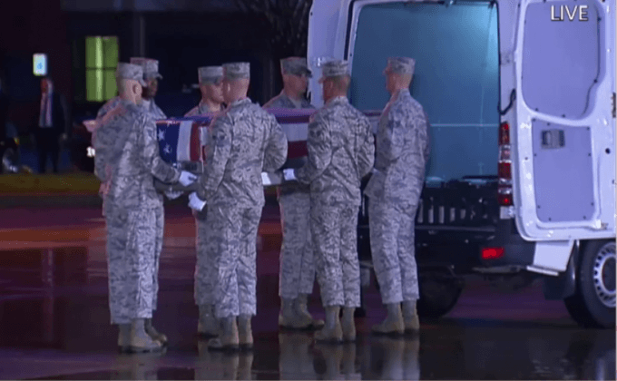 ร่างทหารอเมริกันที่เสียชีวิตในอัฟกานิสถาน