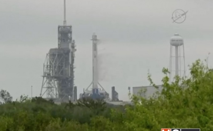 สเปซเอ็กซ์เตรียมส่งเที่ยวบินท่องเที่ยวอวกาศ