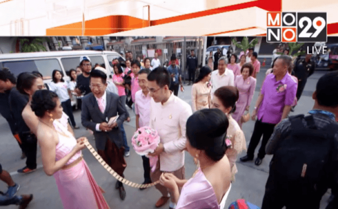 คู่รักจดทะเบียนสมรสในวันแห่งความรัก