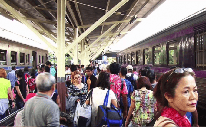 บรรยากาศการเดินทางกลับที่หัวลำโพง