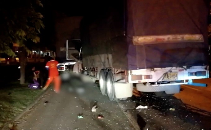 รถบระทุกชนท้ายสิบล้อคนขับเสียชีวิต