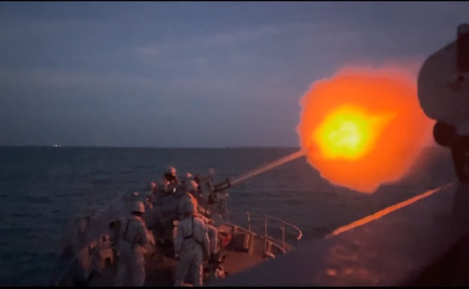 กปช.จต. เปิดยุทธการ “ตราดปราบปรปักษ์” ระดมกำลังรบทุกมิติ ใช้เรือหลวงเทพา ลั่นปืนใหญ่สนับสนุนภาคพื้นดิน