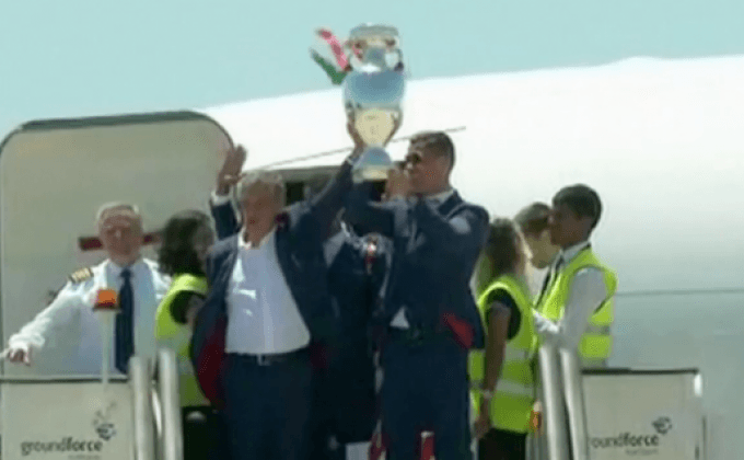 โปรตุเกสถึงบ้านเกิดพาเหรดแห่แชมป์ยูโร 2016