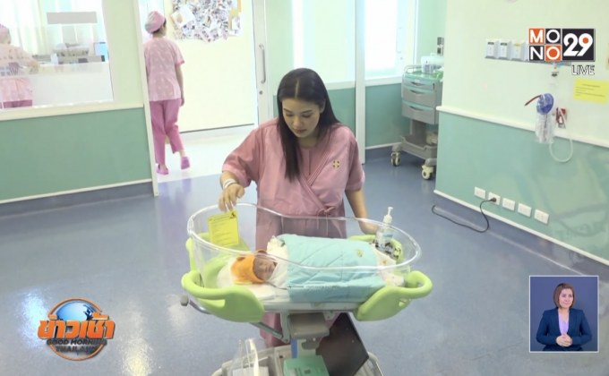 “ชมพู่ ก่อนบ่าย” ควงสามี เปิดใจหลังคลอดลูกชาย “น้องธารา” 