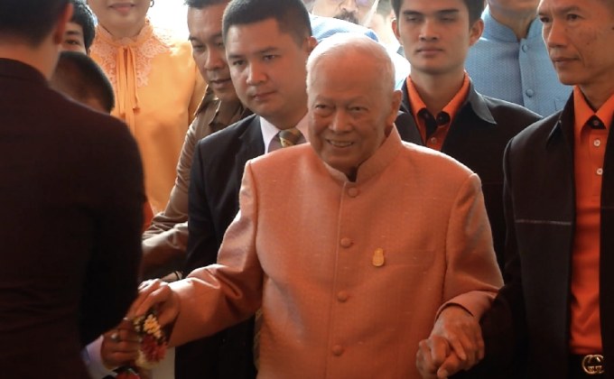 “พล.อ.เปรม” ทำบุญวันเกิดครบรอบ 98 ปี