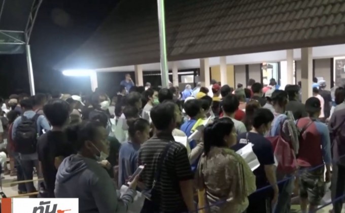 แห่เข้าคิวรับยาหมอแสง  รถติดกว่า 10 กม.