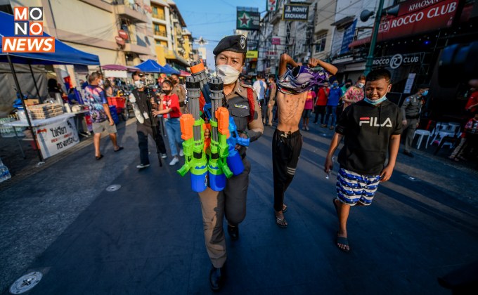 กทม. เด็ดขาด! สั่งห้ามเล่นสงกรานต์บนถนนข้าวสาร พบถือปืนฉีดน้ำยึดทันที