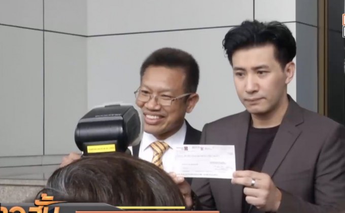 “ครอบครัวแพรวา” ส่งตัวแทนวางเช็ค 41 ล้าน ชดใช้เหยื่อ 9 ศพ