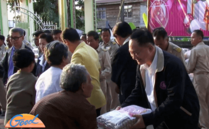 พม.ลงพื้นที่นครพนมช่วยผู้ประสบภัยหนาว