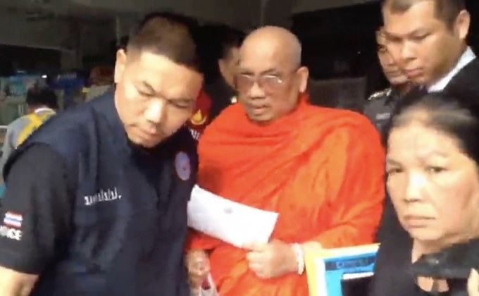 ฝากขังพระครูฉาว ฉ้อโกง-ทุจริตเงินทอนวัด