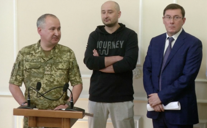 ​นักข่าวรัสเซียที่เสียชีวิตในยูเครนปรากฎตัวต่อสาธารณชน