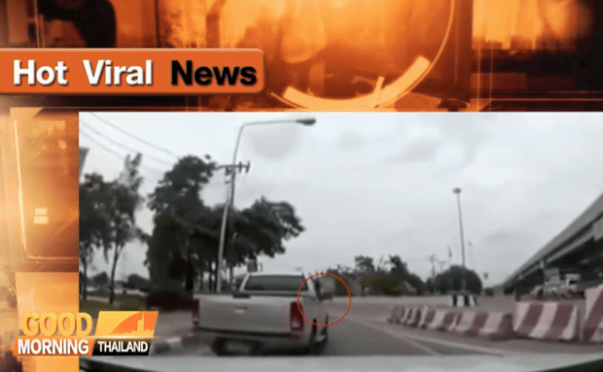 ชาวออนไลน์วิจารณ์คนขับรถกร่าง พกปืนขู่