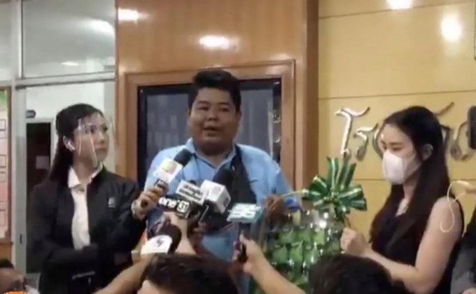 จบด้วยดี หนุ่มส่งอาหารหิ้วกระเช้าขอโทษลูกค้า