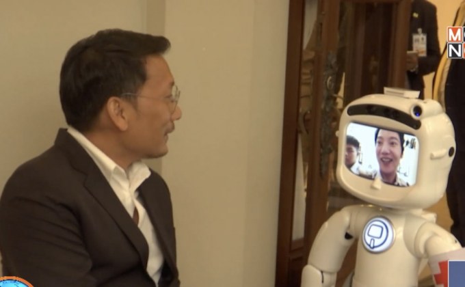 ใช้หุ่นยนต์ “ดินสอ” ร่วมภารกิจคัดกรองไวรัสโคโรนา