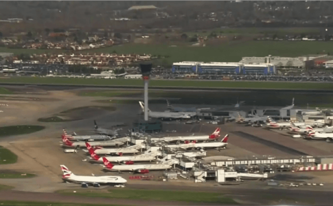 เครื่องบินอังกฤษจอดฉุกเฉิน หลังเผชิญ “เลเซอร์ปริศนา”