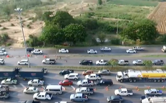 ประชาชนเดินทางกลับ กทม. ปริมาณรถหนาแน่น