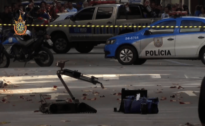 เจ้าหน้าที่บราซิลตรวจสอบกระเป๋าต้องสงสัยในริโอฯ