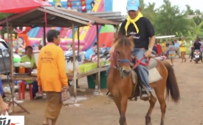 กำนันโคราชขี่ม้าคู่ใจออกตรวจ รับยุคน้ำมันแพง