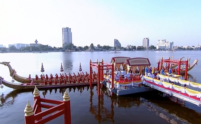 ปชช.ร่วมรับเสด็จขบวนพยุหยาตราทางชลมารคเนืองแน่น