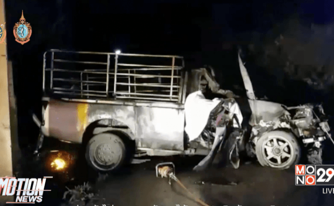 รถยนต์ชนเสาไฟฟ้าลุกไหม้ จ.เพชรบุรี