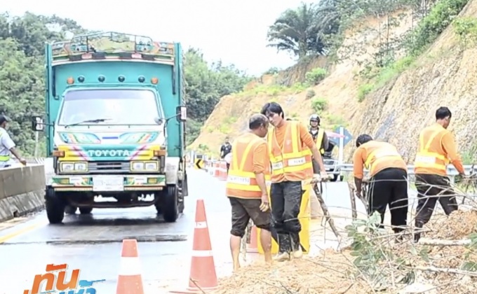 ฝนกระหน่ำ ดินสไลด์ทับเส้นทางระนอง-ชุมพร