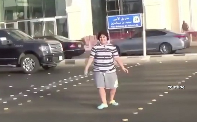 ซาอุดิอาระเบียจับกุมเด็กชายวัย 14 ปีเต้นกลางถนน