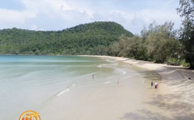 นักท่องเที่ยว แห่เยือนชายหาดกัมพูชา