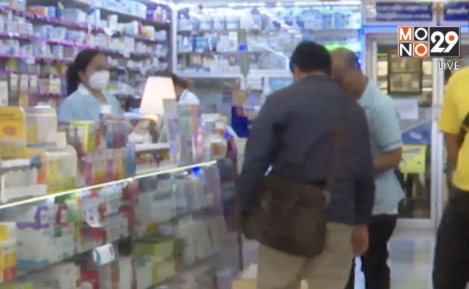 ชาวจีนแห่ซื้อหน้ากากอนามัยจากร้านขายยา