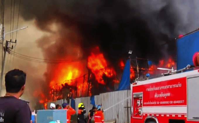 ไฟไหม้บ้านพักคนงานก่อสร้าง จ.ปทุมธานี