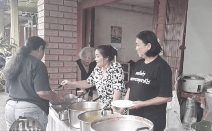 หมอใหญ่ในสหรัฐฯ สั่งข้าวแกงปักษ์ใต้ เลี้ยงคนทั้งเมือง