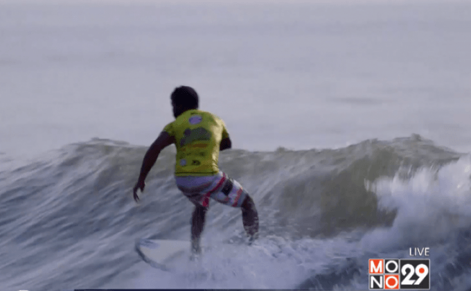 ชาวประมงในอินเดียหันมาฝึกกระดานโต้คลื่น