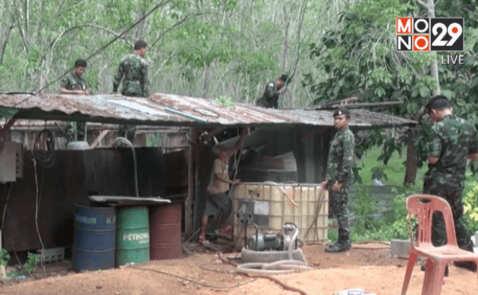 จับน้ำมันเถื่อนในสวนยางพารา จ.สงขลา