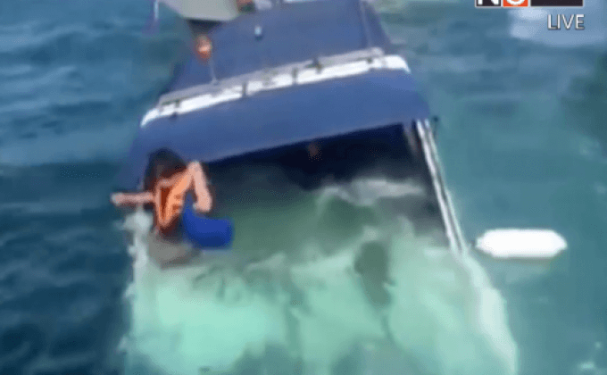 เกิดเหตุเรือสปีดโบ๊ทล่มกลางทะเล จ.สุราษฎร์ธานี