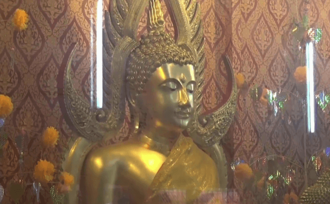 ทำบุญตักบาตรวันอาฬสาหบูชา 2558