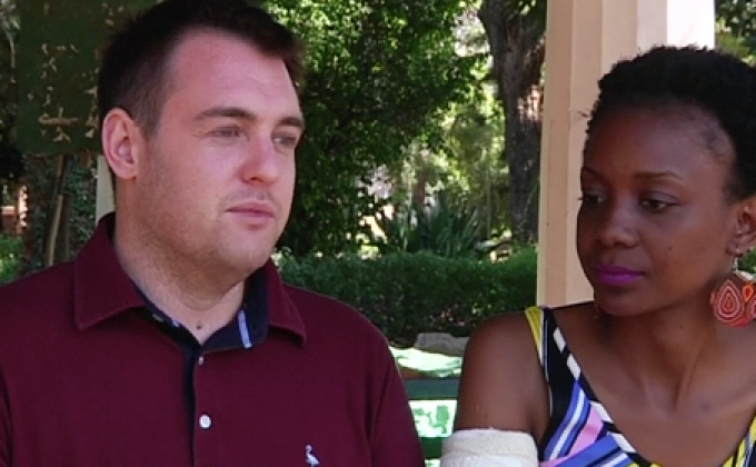 สาวซิมบับเวเข้าพิธีวิวาห์ แม้ถูกจระเข้กัดแขนขาด