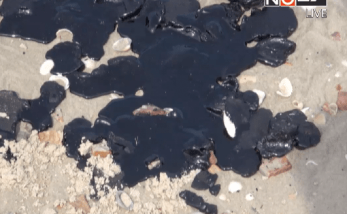 ร้องตรวจคราบน้ำมันลอยติดชายหาดสงขลา