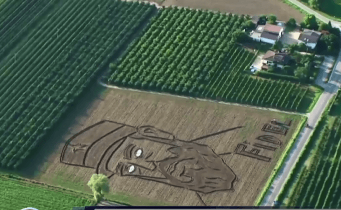 ภาพผู้นำคิวบาบนทุ่งในอิตาลี