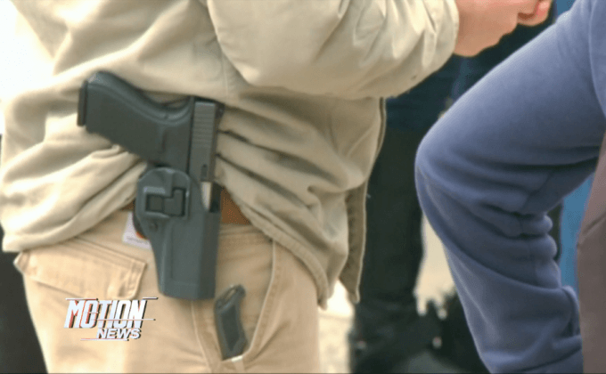 รัฐเท็กซัสอนุญาตประชาชนพกปืนเปิดเผย