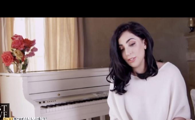 “เลดี้ กาก้า” จับมือร้านกาแฟดังทำเครื่องดื่มสีสันเพื่อการกุศล