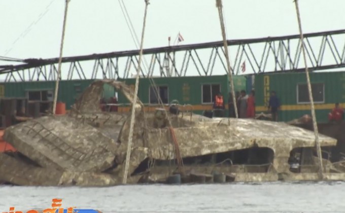 เตรียมลากซากเรือฟีนิกซ์ขึ้นฝั่ง