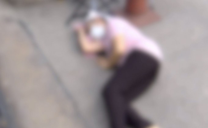 แม่ค้าตลาดนัดนอนขวางหน้าคลัง ขอคำตอบเงินเยียวยา 5 พัน