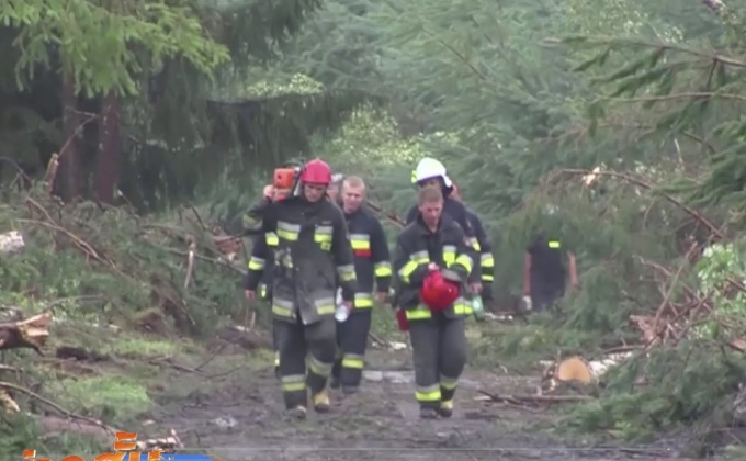 พายุถล่มโปแลนด์ เสียชีวิตแล้ว 5 ราย