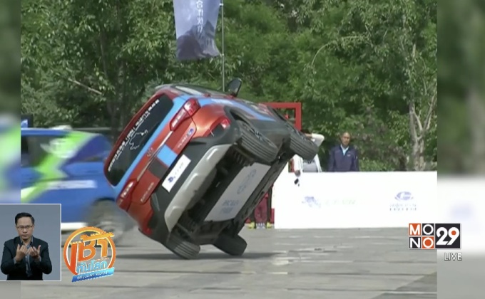 การแสดงขับรถยนต์ไฟฟ้าผาดโผนในจีน