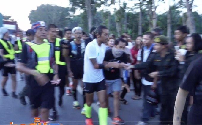 “ตูน บอดี้สแลม” วิ่งเข้าเขตจังหวัดชุมพร