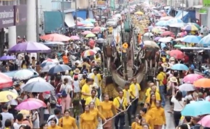 ประเพณีชักพระ ทอดผ้าป่าและแข่งขันเรือยาว สุราษฎร์ฯ