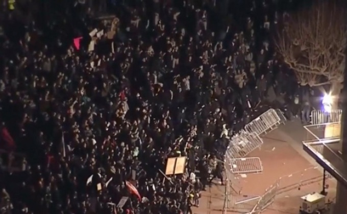 จราจลประท้วงนักพูดฝ่ายขวาจัดในสหรัฐฯ